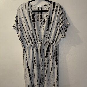 Ekouaer Women’s XXXL Stylish Black and White Patterned Swimsuit Coverup